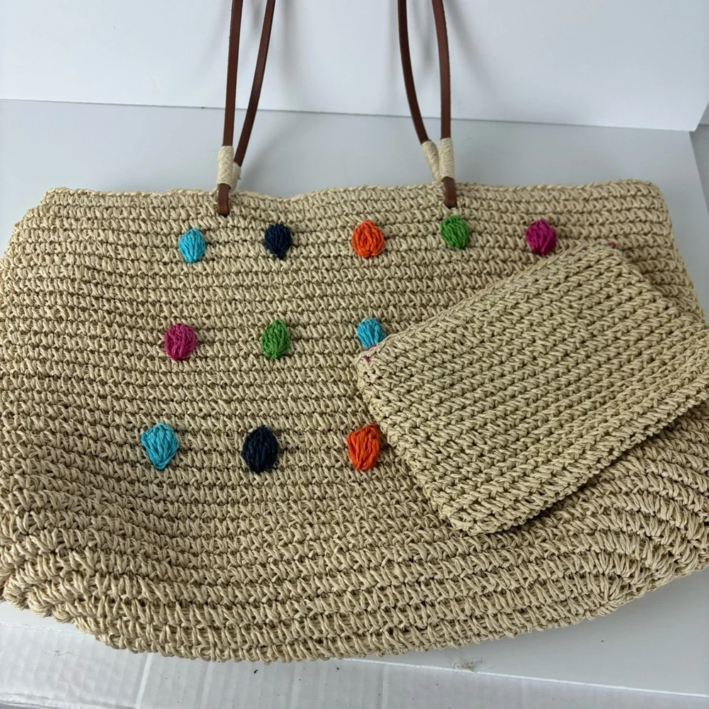 Issac Mizrahi/New York colorful straw tote bag w/matching straw clutch